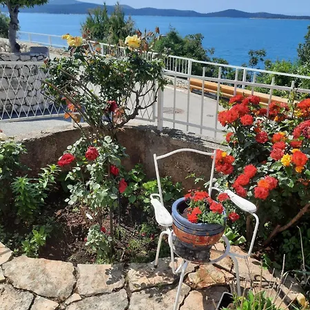 Apartments By The Sea Brodarica, Sibenik - 921 *